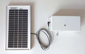ADK104T se solárním panelem