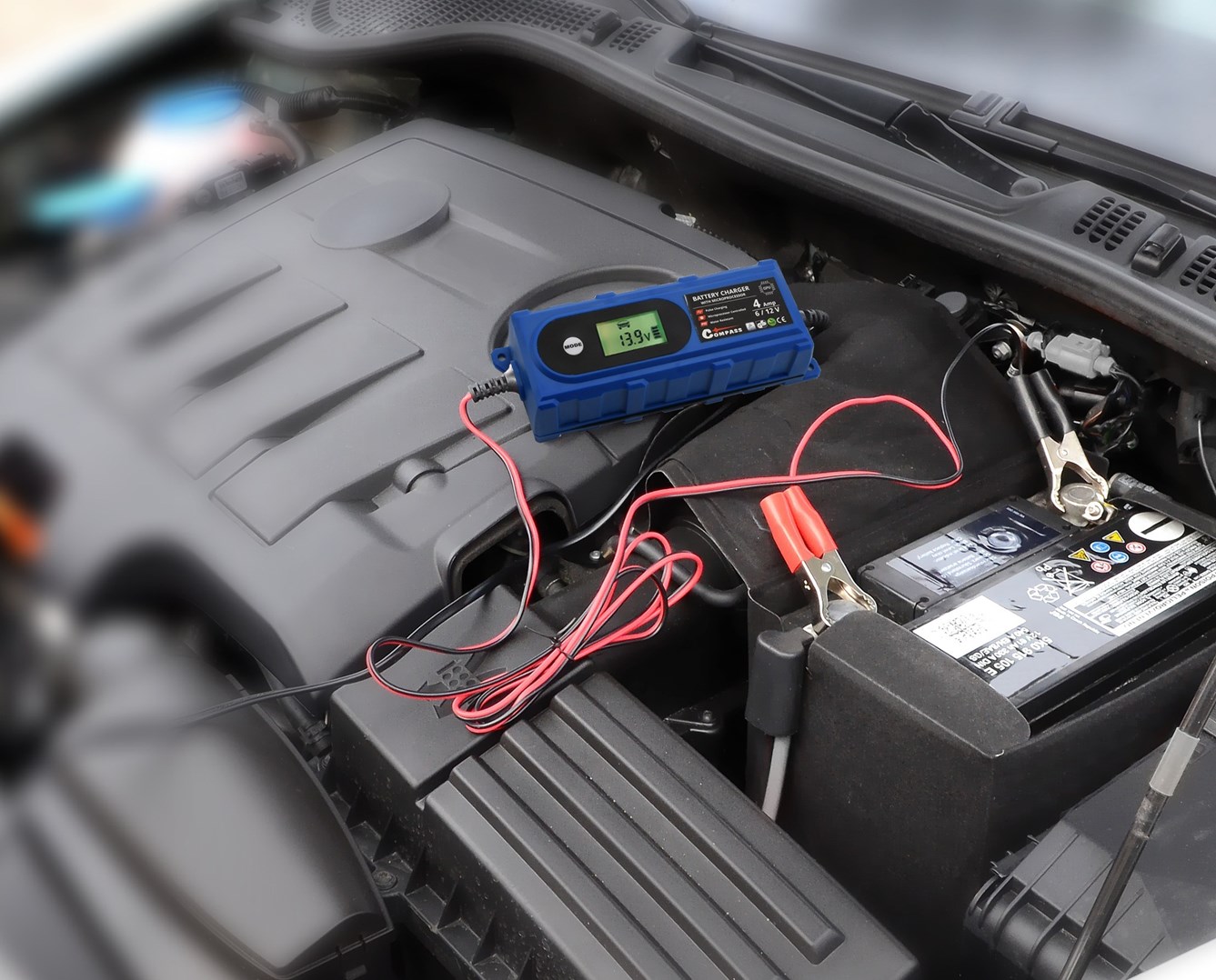 Pulzní nabíječka baterie do auta na 6V a 12V až do 120 Ah