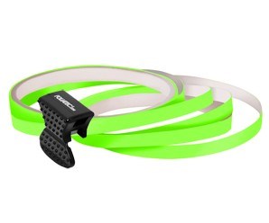 Samolepící proužky na obvod kola Foliatec - neonová zelená