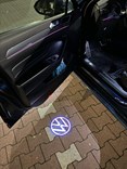 Svítící LED logo projektor VW ze dveří na silnici, sada 2ks