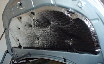 Tlumící izolace kapoty motoru auta zvuková a tepelná deska 10mm
