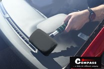 Mikrovlákno utěrka na držáku pro čištění vnitřního skla auta