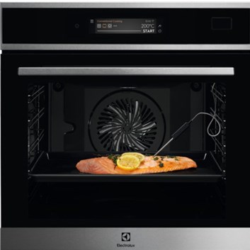 Electrolux 800 SteamBoost EOB9S31WX