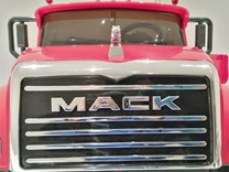 Dětské  nákladní auto licenční MACK TRUCKS s 2,4G dálkovým ovladačem , červený