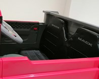 Dětské  nákladní auto licenční MACK TRUCKS s 2,4G dálkovým ovladačem , červený