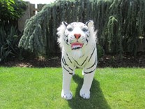 Plyšový stojící tygr bílý