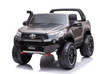 dětské el. autíčko Toyota  HILUX  RUGGED-X  MODEL 2024 -lakovaná matná stříbrno-šedá -II.JAKOST