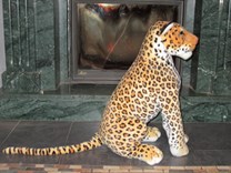 Plyšový leopard sedící