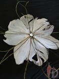 Ozdobná dekorativní brož květina bílá